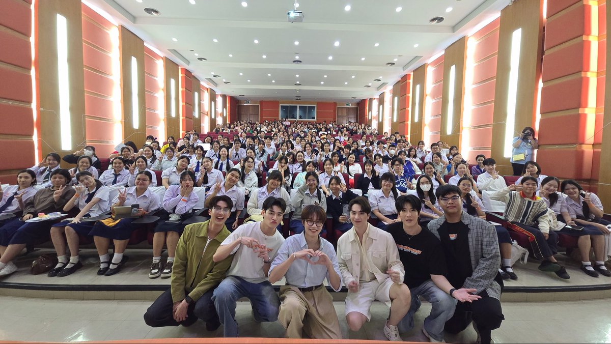 Hongnaenaeww's tweet image. #ห้องแนะแนวออนทัวร์ ขอขอบคุณทุกๆ คนที่มาร่วมสร้างแรงบันดาลใจไปกับเรา
#หัองแนะแนวออนทัวร์เชียงใหม่