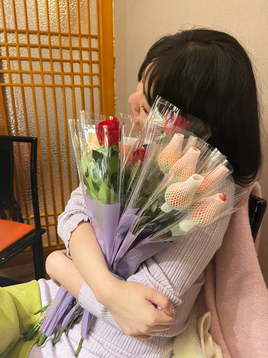 Flowers make my home more romantic and cozy 🌸