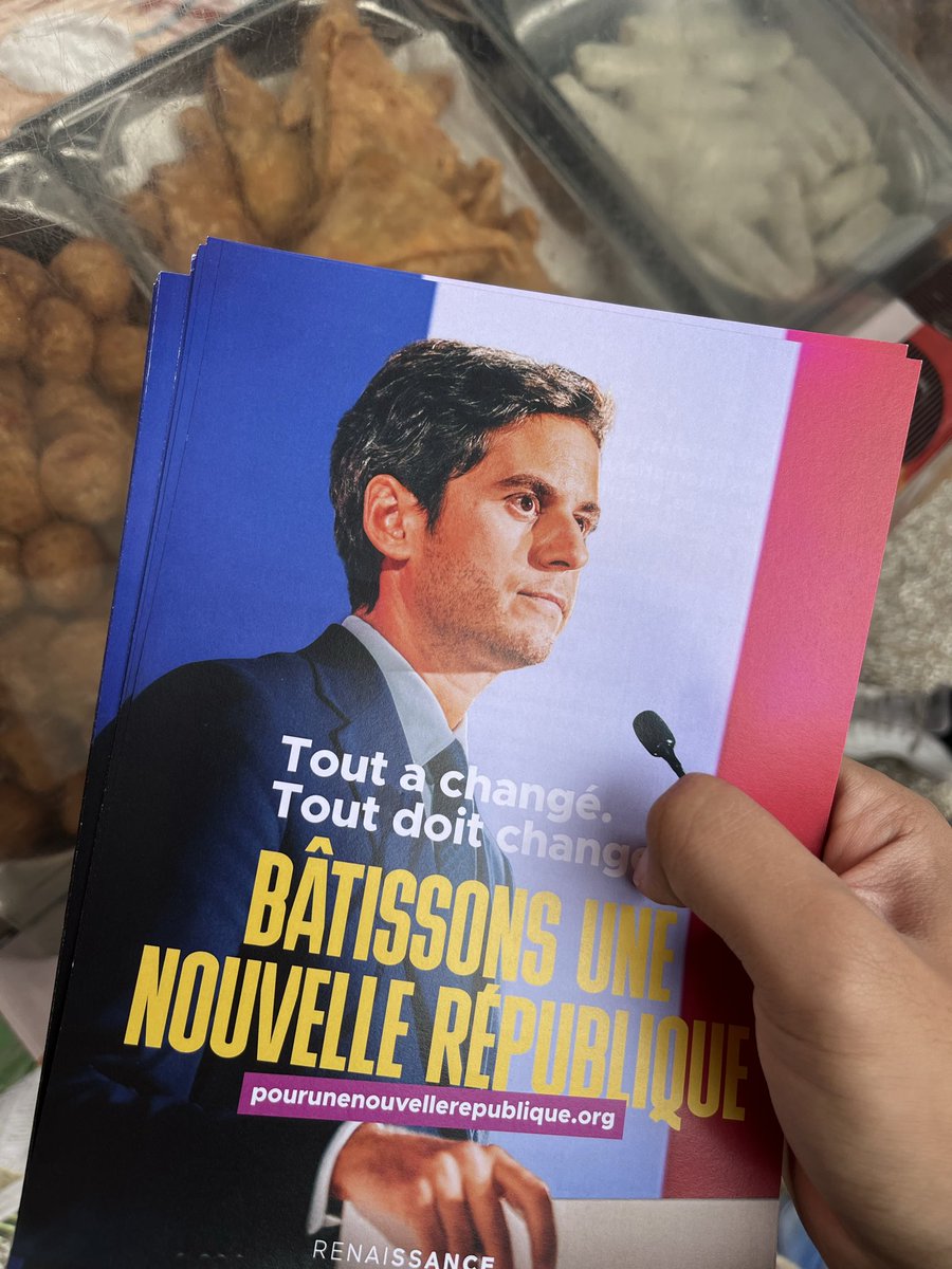 Lycrem3's tweet photo. ➡️Un dimanche de tractage au marché. 

Tout a changé, tout doit changer.✅ https://t.co/8NEnHfjtoi