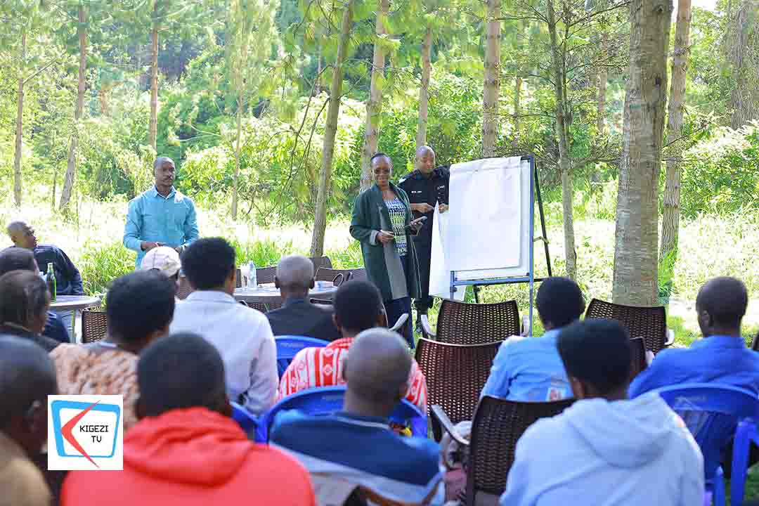 #HappeningNow
Prof. Sarah Ssali, the Deputy First Deputy Vice Chancellor of Makerere University, is engaging members of the Village Health Teams (VHTs) from Katojo Town Council in Rubanda District in a refresher training.
The meeting focuses on revisiting the key roles of...