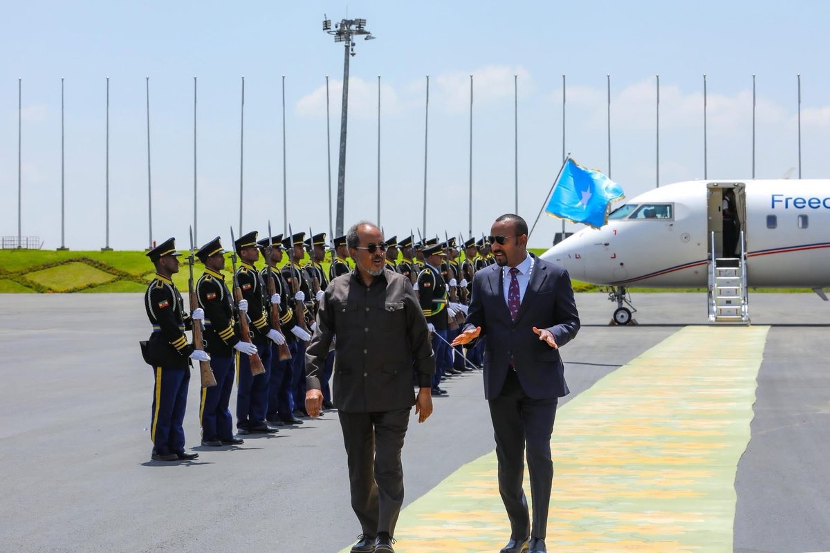 TheVillaSomalia's tweet photo. H.E. President @HassanSMohamud arrived in Addis Ababa, Ethiopia, for an official working visit.

Upon arrival, the President was warmly welcomed at Bole International Airport by H.E. Prime Minister @AbiyAhmedAli of the Federal Democratic Republic of Ethiopia.

The two leaders proceeded to the National Palace in Addis Ababa for a tête-à-tête meeting, where they discussed strengthening bilateral relations and enhancing developmental cooperation based on good neighborliness, mutual respect, and shared prosperity, while upholding the sovereignty, unity, and territorial integrity of both nations.