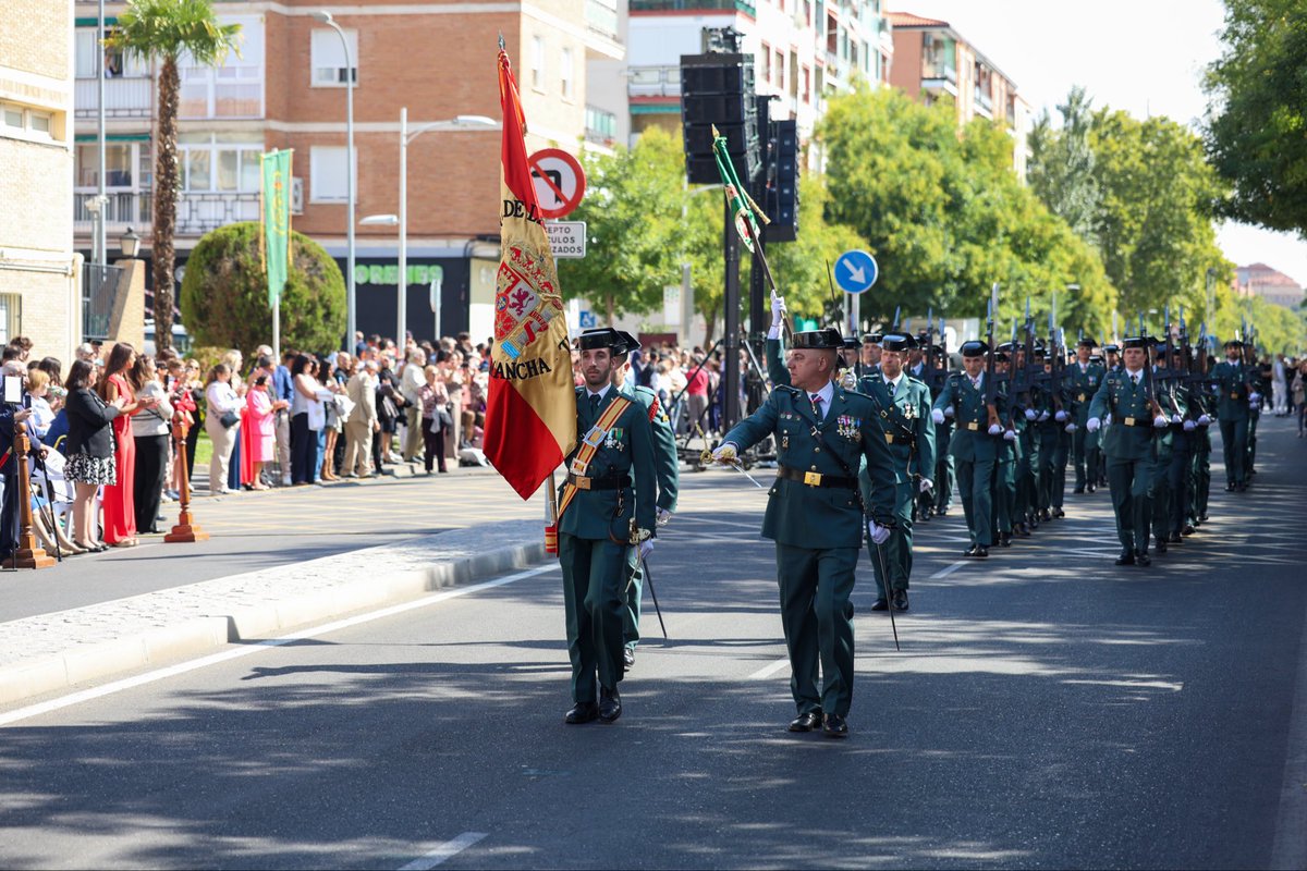 Un orgullo y un privilegio acompañar, con Inés Cañizares y <a href="/DanielMorcillo7/">Daniel Morcillo</a>, a la Guardia Civil en la celebración del Día de la Virgen del Pilar en #Toledo

🫡 ¡Viva la Guardia Civil!
🇪🇸 ¡Viva España!