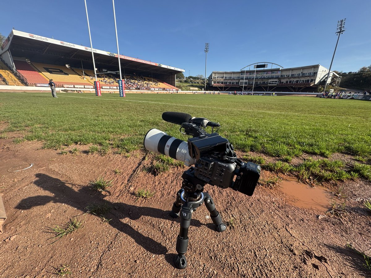 My first visit inside Odsal. I don’t know what my first impression is to be quite honest. It’s kind of spectacular in a ‘Jurassic Park, The Lost World’ kind of way.