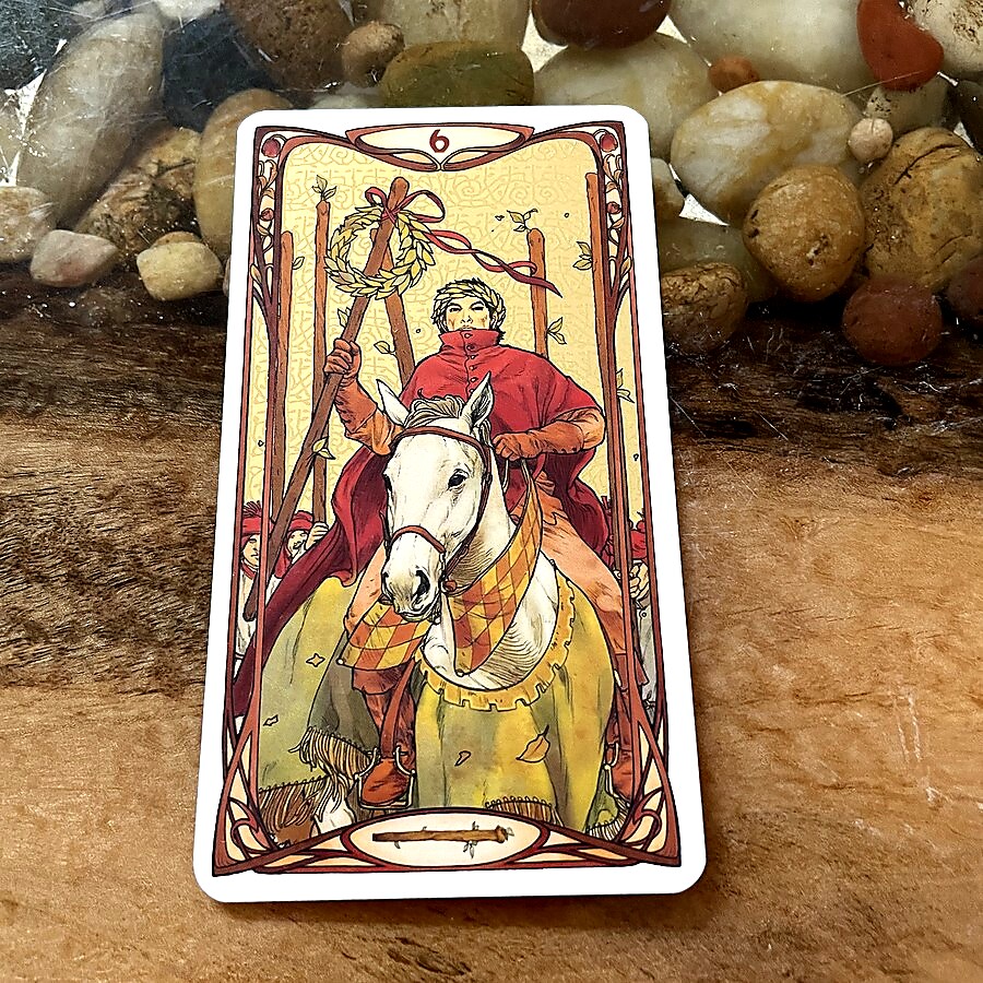 ¿Estás listo para liderar tu triunfo interior, como el 6 de Bastos ilumina tu camino?