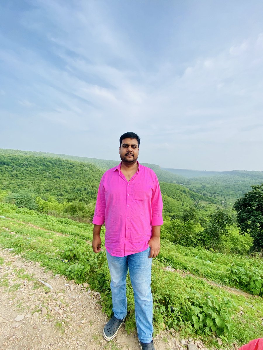 rajnishyadavSP's tweet image. पहाड़ हमें सिखाते हैं कि इस दुनिया में हर चीज़ को तर्कसंगत ढंग से नहीं समझाया जा सकता ! 
😊🙏