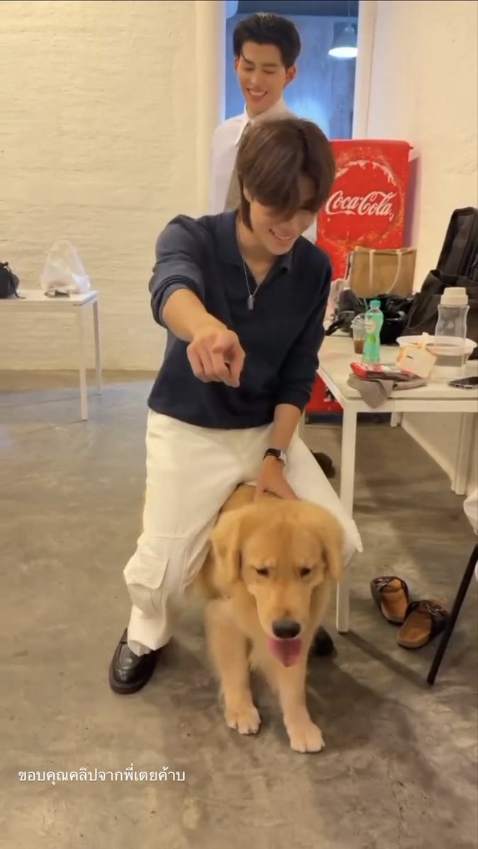 twixtpp's tweet image. มุมนี้เห็นชัดมาก ปอนด์ดูภูวินขี่เก้อแล้วยิ้มกว้างมากกกกกกก แกชอบโมเม้นนี้มากเลยดิ เออ เราก็ชอบเหมือนกัน 😖🤟🏼

#ปอนด์ภูวินทร์