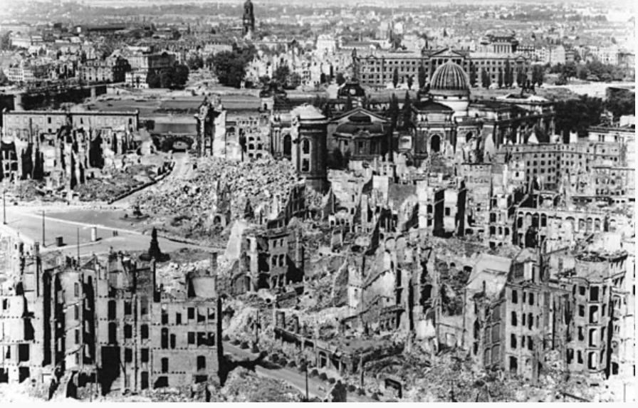 downs454417's tweet image. War sucks…..thank you President Donald Trump for bringing peace to our small planet!  These pictures remind us how war destroys!  (Tokyo, West Bank, Dresden, Berlin).