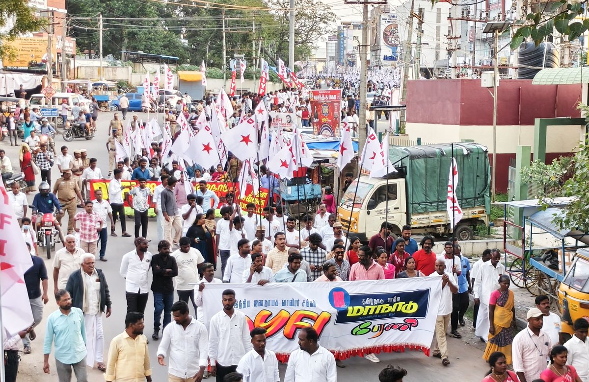 sachi4dgl's tweet photo. கிருஷ்ணகிரி மாவட்டம் ஓசூரில் நடைபெறும் #DYFI தமிழ்நாடு மாநில 18வது மாநாட்டு பேரணியை துவக்கி வைத்தேன்.   

#DYFI #dyfitamilnadu #conference2025 #jobforall #dyfitamilnadu https://t.co/W3rrwCKuMp