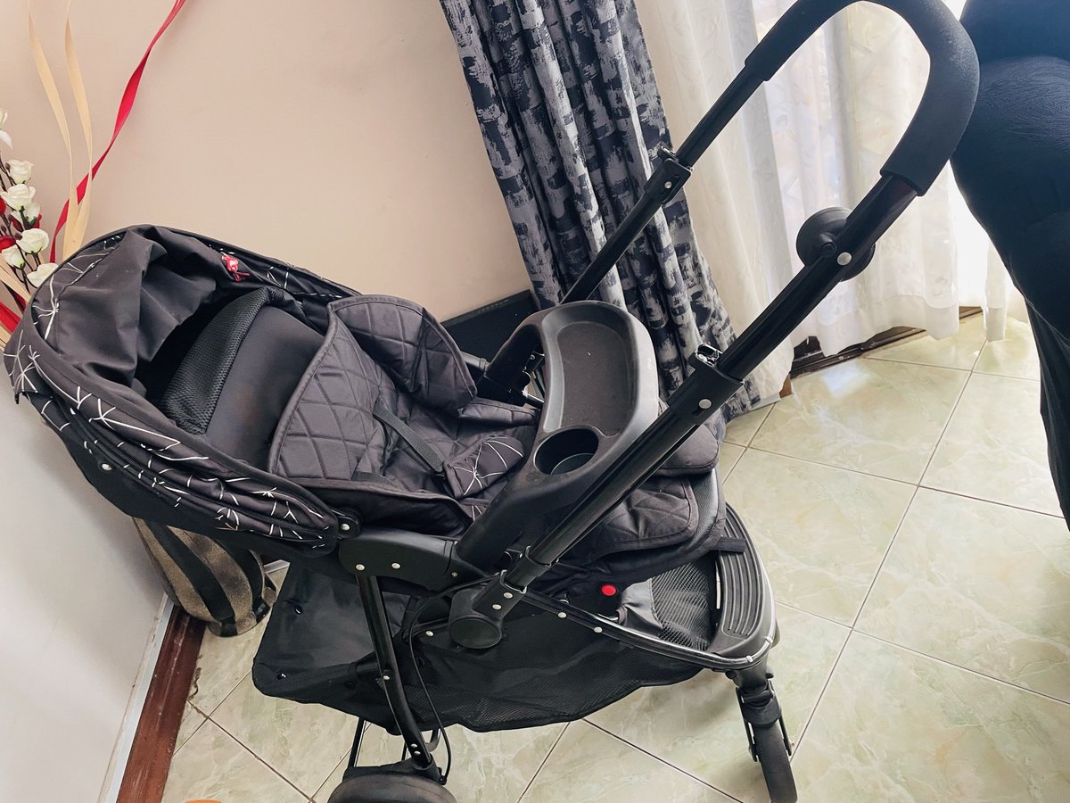 Selling this stroller at 5k. Dm if interested.