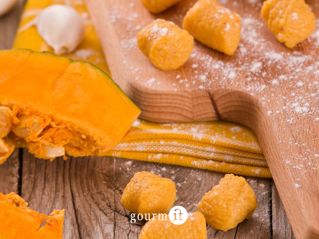 gourmit_'s tweet photo. 🎃 Roasted pumpkin, creamy soups, or homemade gnocchi?

Learn all the secrets to cook it like a chef 🍂

👉 Read the full article on the blog: 
https://t.co/eZLnvDQ8Cw 
#pumpkinseason #autumnrecipes #cooklikeachef https://t.co/bQMrADvpZL