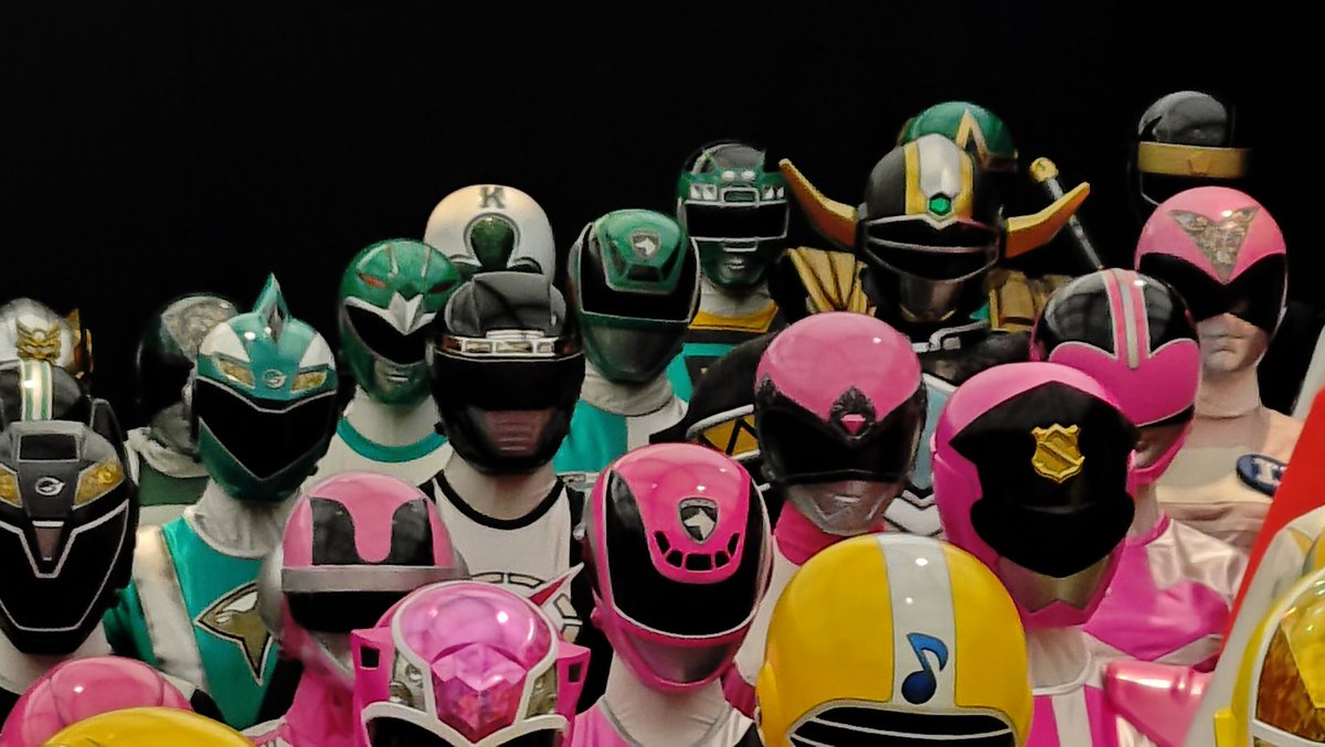 Euphoni02074646's tweet image. #全スーパー戦隊展
 #特捜戦隊デカレンジャー
 #魔進戦隊キラメイジャー 
東京会場にはいなかったらしい(？)デカマスターまで並んでたのは非常に嬉しかった…！
…んだけど…巨大マシンのミニチュアコーナーで5人のデカマシン展示無くなってたのはショック……
そして…瀬奈お嬢様～～…！！