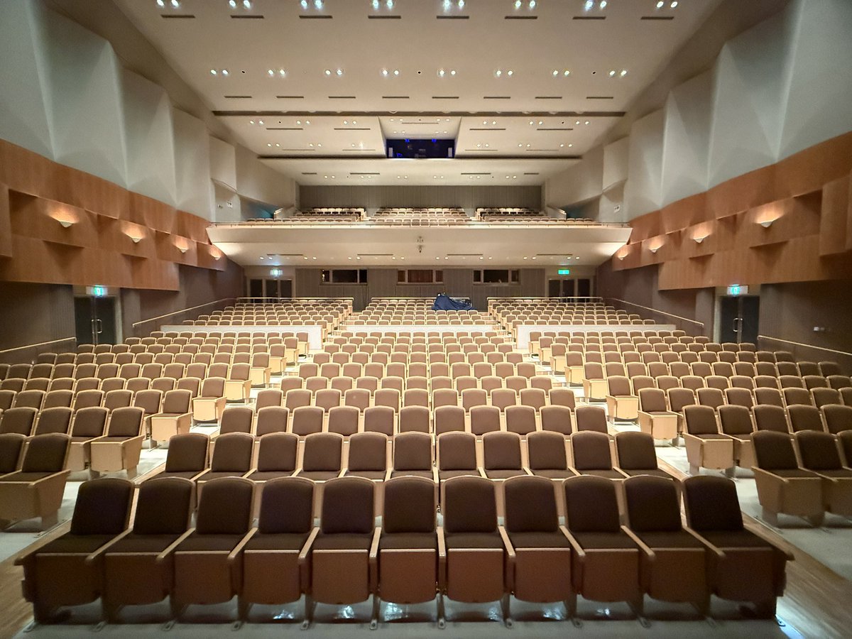 今日は「ファンターネ！小劇場」で岡山県真庭市に行って来ました🍑
おともだちの元気な声と笑顔に沢山パワーをもらいました🥰2階席までいっぱいのご家族にお会いできて嬉しかったです✨
ご来場の皆さまありがとうございました！

#おかあさんといっしょ宅配便　#さくらこお姉さん #さくらこおねえさん
