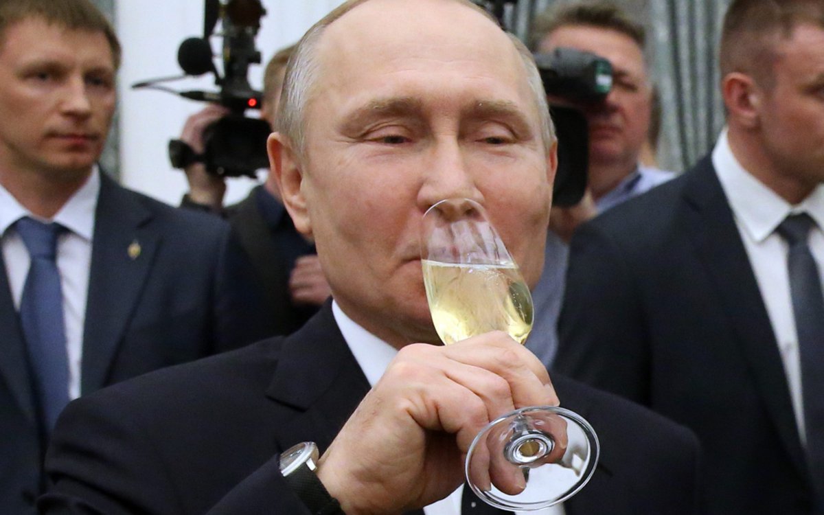 gustave213's tweet image. le mec, c&apos;est un bordel sans nom chez lui et il se permet de menacer la #russie !!! mdr #MacronDEGAGE #poutine #Ukraine  viens me chercher manu !!