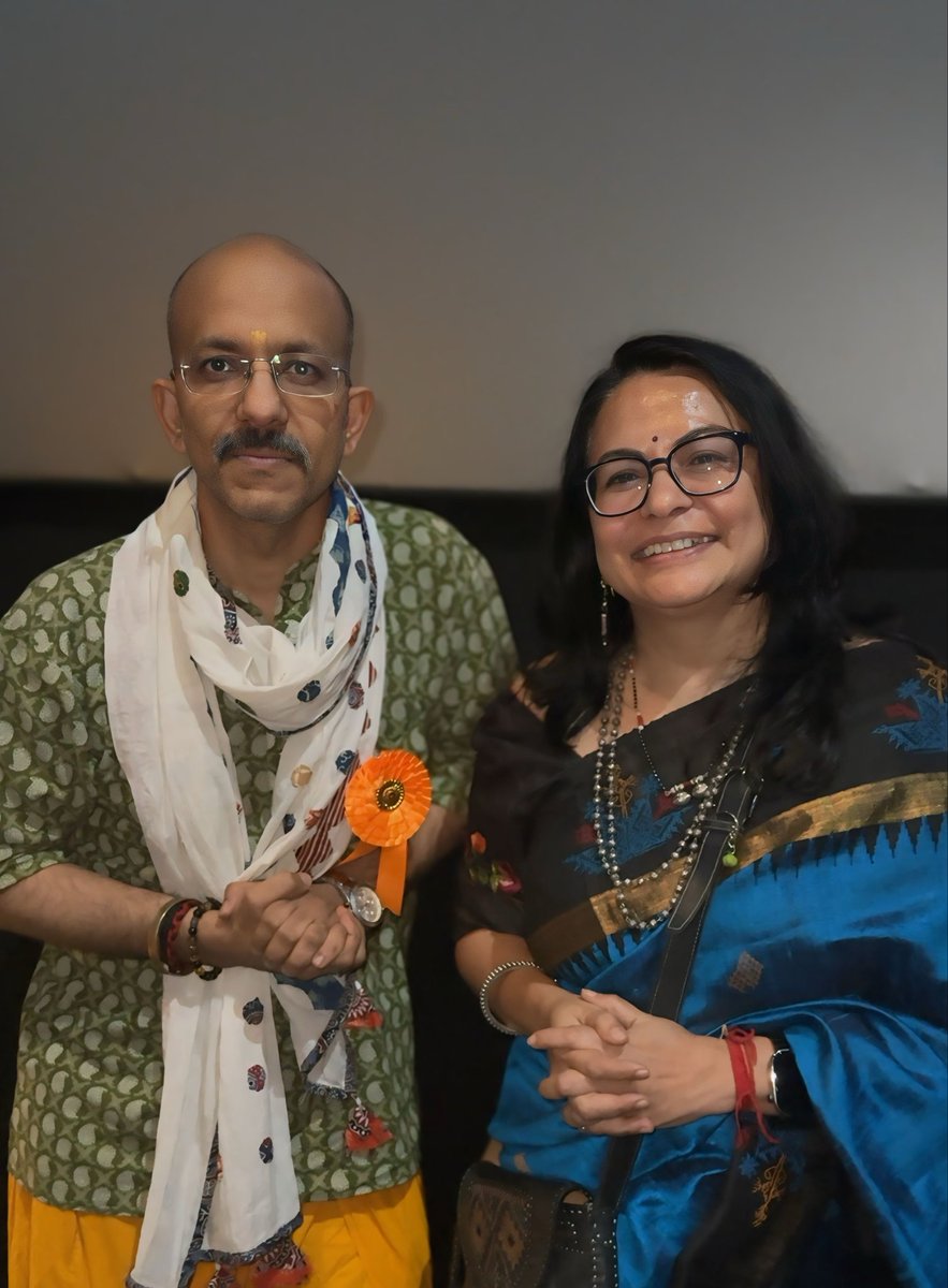 ShefVaidya's tweet image. Was privileged to attend the Pune screening of #AjeyTheUntoldStoryOfAYogi. A truly moving biopic about the journey of UP CM Shri @myogiadityanath from Ajay Anand, a shy boy from the mountains to a disciplined Yogi and one of Bharat’s most hardworking CMs. Amazing performances by…