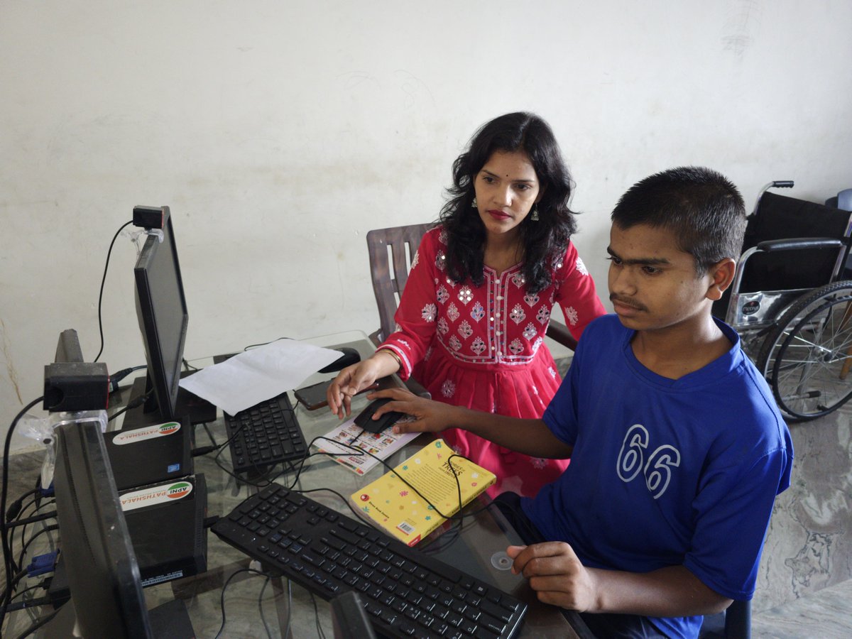 apnipathshala_'s tweet image. At the USR Indu Samiti POD, students are learning to use the internet safely, explore useful websites, and create digital content.
Hands-on learning is helping them become confident and digitally skilled.

visit: apnipathshala.org 
#ApniPathshala #DigitalLiteracy…