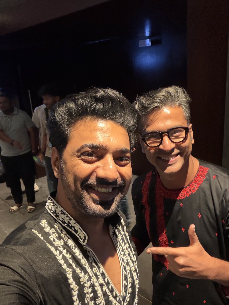 RichikKar_'s tweet image. #Dev-#AnirbanBhattacharya collaborations:

#Golondaaj &amp;gt;&amp;gt; #RaghuDakat &amp;gt;/= #Arshinagar

The friendship is strong. The respect is strong. ❤❤

I hope this duo gives us better films in the future. 🙏