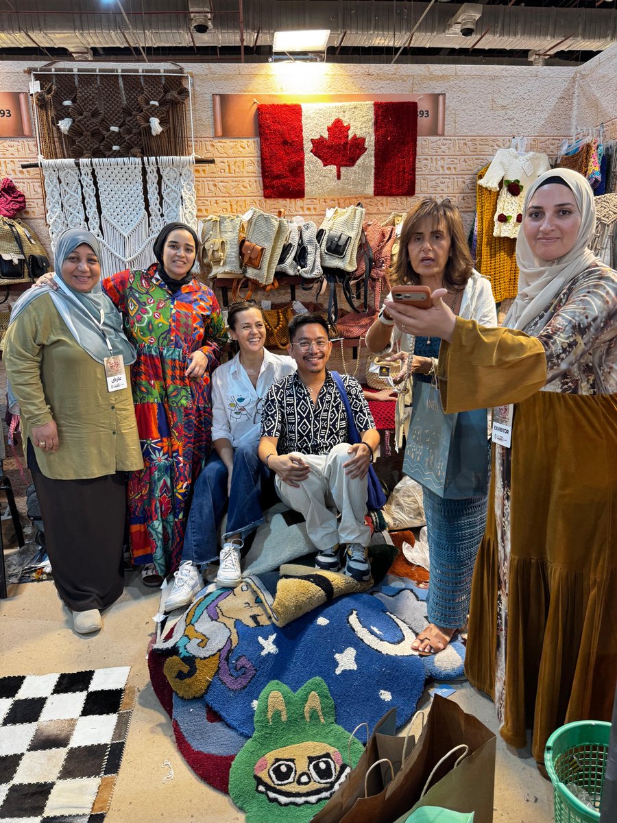 CanEmbEgypt's tweet photo. Our 🇨🇦 diplomats spent the weekend celebrating 🇪🇬craftsmanship 🧵 at #Turathna🇪🇬, where they stopped by the booths of 🇨🇦-funded projects.
A beautiful handwoven 🍁 piece made by 🇨🇦🤝@plan_egypt 🧕project SWEET, is now ✈️to its new 🏡🇦🇪 with our Canadian colleague Juan.
Shukran! https://t.co/EWcAOJO5e1