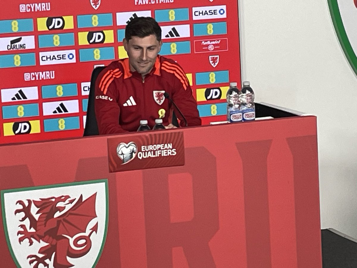 philblanche's tweet photo. Ben Davies on winning 100th Wales cap v Belgium: “It’s a special moment. I’d have been happy to win one cap. But we wear the shirt for different reasons and the important thing is to win the game.” 🏴󠁧󠁢󠁷󠁬󠁳󠁿 🇧🇪 https://t.co/Aq4o3u0XdA