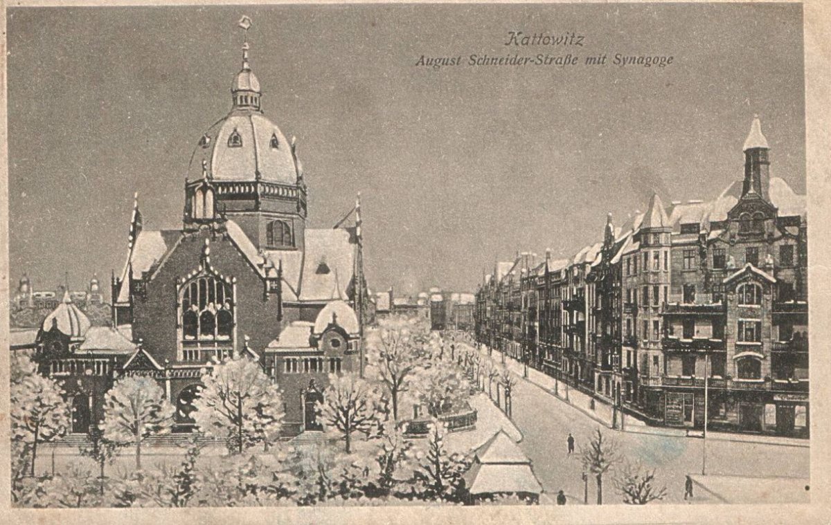 #Kattowitz August-Schneiderstraße - Große Synagoge (1910).
Synagoga Wielka w #Katowice przy ul. A. Mickiewicza, otwarta 12.10.1900 r., spalona 8.09.1939 r., następnie rozebrana pomiędzy 09.1939 - 02.1940 r. W jej miejscu utworzono plac Synagogi oraz postawiono pamiątkową tablicę.