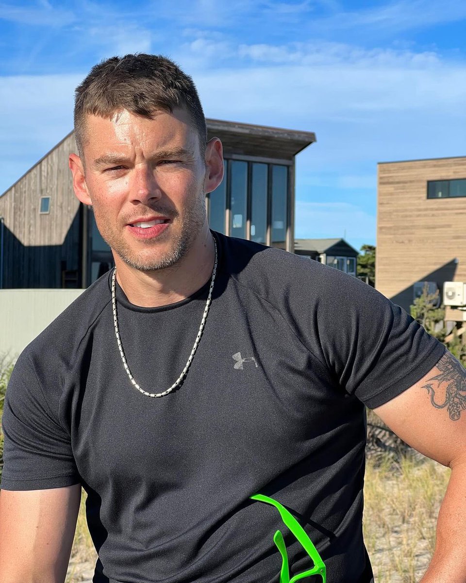 💭🇧🇷: Hoje se comemora o aniversário de 44 anos do ator e diretor Brian J. Smith! Agradecemos pela sua vida e desejamos muitos anos de vida com muito amor, saúde, prosperidade e com muitos trabalhos profissionais! Te amamos! 💛💙💚 🇧🇷 #HappyBirthdayBrianJSmith <a href="/BrianJacobSmith/">Brian J. Smith</a>