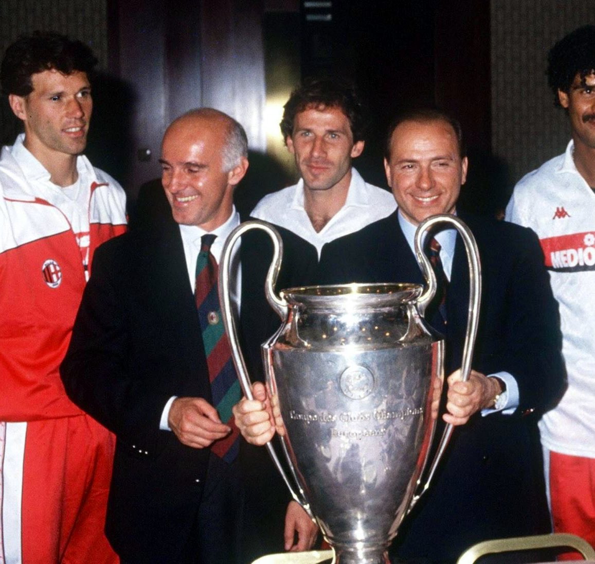 AC_MilanWorld's tweet image. 🚨🚨عااااااااجل ـــ زيدان 🗣️:

ميلان ساكى هو افضل فريق كرة قدم فى التاريخ 

🇮🇹🇮🇹🇮🇹🇮🇹🇮🇹🇮🇹🇮🇹🇮🇹
♥️♥️♥️♥️♥️♥️♥️♥️