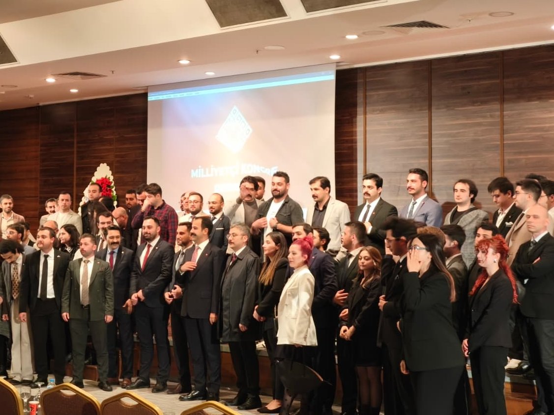 Milliyetçi Kongre Derneği'nin "Milliyetçi İktidar" temasıyla düzenlediği 3’üncü Büyük Kongresi, hatıra fotoğrafı çekimiyle sona erdi.