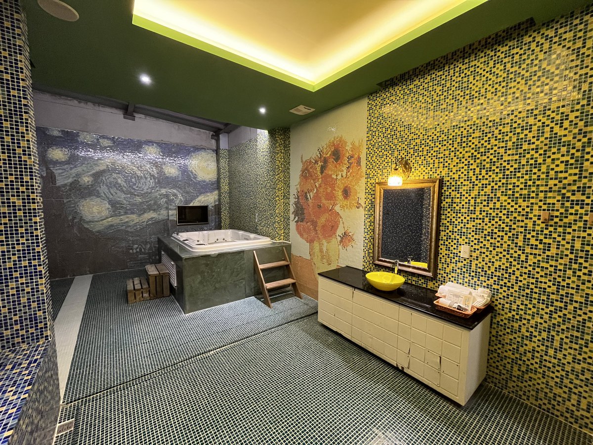 我一個人要這麼大的浴室跟浴缸幹嘛？
還是乾脆來彰化火車站急一個
（沒⋯⋯我嘴砲而已⋯⋯）