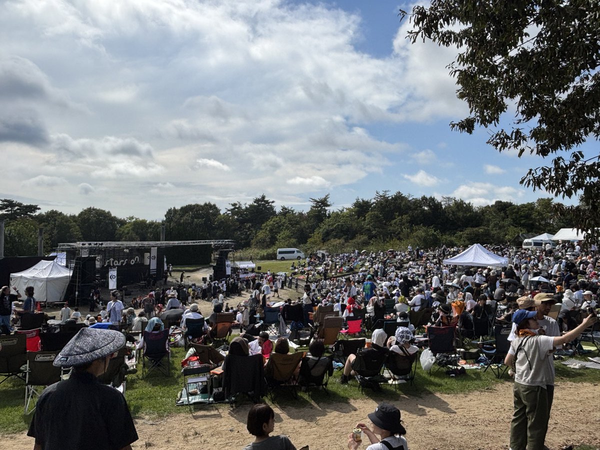 pqbd25's tweet photo. 今年もハイセンスすぎる知る人ぞ知る
野外音楽フェスに参戦しました🍇
唯一、出演者を確認せずに即チケットを購入しているフェス笑
そのくらいセンス、雰囲気、楽しさ完璧なイベント
STARS ON25💫
#starson
#starson25
#スターズオン
#中世夢が原
#美星町 https://t.co/tn4fQ1H2r1