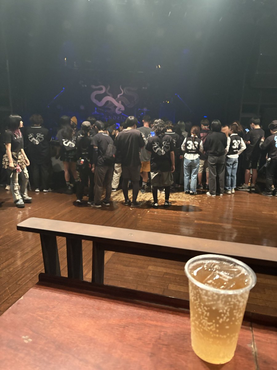 サバプロ♡ノーシス

整番10番でした！
まったり暴れた

最高すぎて余韻に浸りながら
ニラレバ食べました

良すぎたから12月のダイホその場でチケット購入
仕事休めるかな…休むけどな！