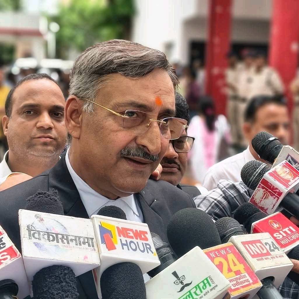 TekaRam8's tweet image. यह व्यक्ति एमपी में जातीय दंगे भड़काने का कार्य कर रहा है.

समय रहते @DrMohanYadav51 को इसकी तुरंत गिरफ्तारी करनी चाहिए.

इसके समर्थक लगातार लोगो को उकसाने और भड़काने का कार्य कर रहे हैं.

इन्ही समर्थकों ने कुछ समय पहले मुख्यमंत्री को टारगेट कर माहौल ख़राब करने की कोशिश की थी.