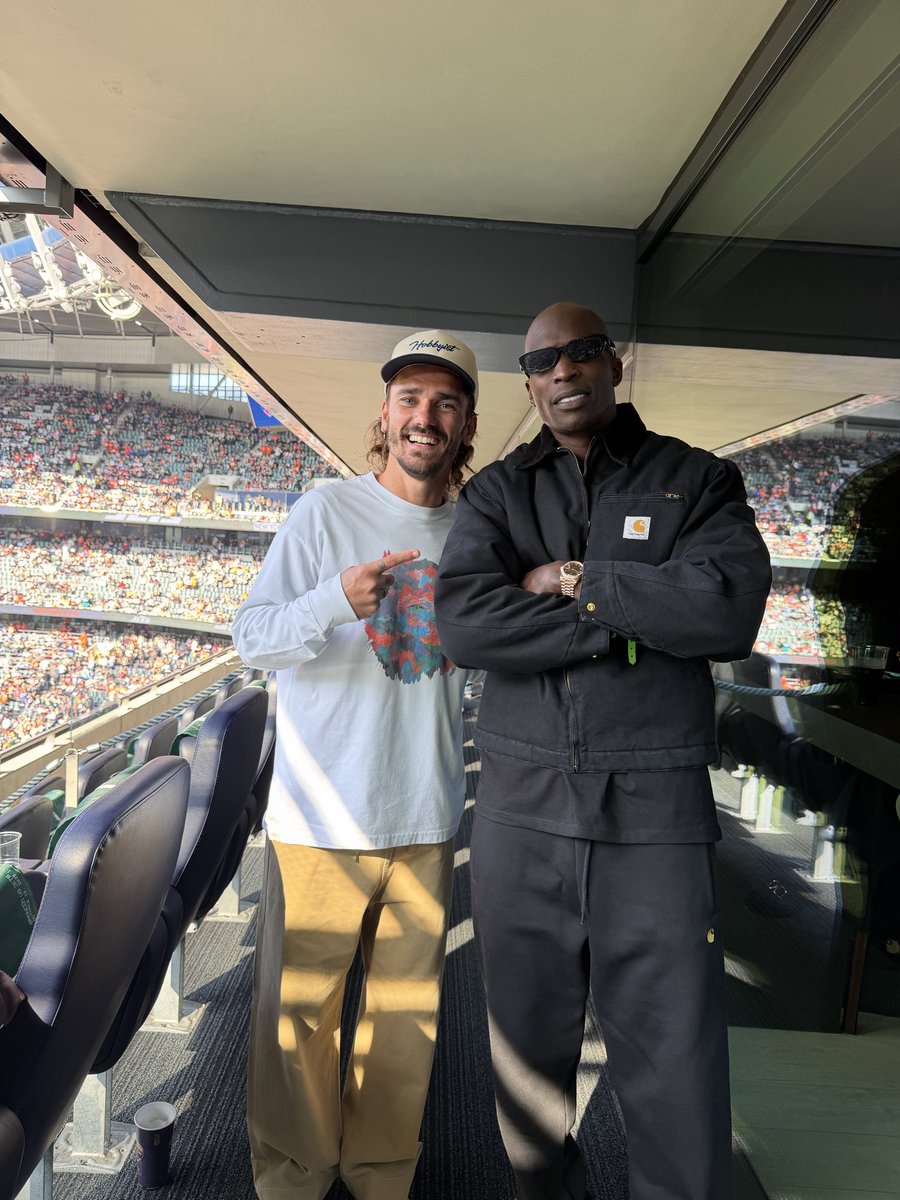 ochocinco's tweet photo. Pepe x @AntoGriezmann https://t.co/G5GGHpGiq0