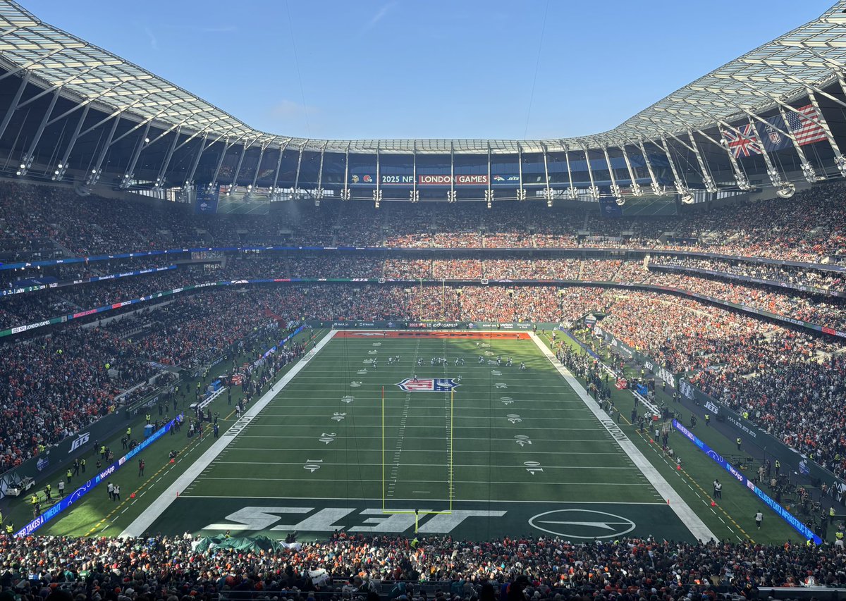 Another Sunday in October and second week running watching the NFL. Denver Broncos vs New York Jets.  🏈🏈