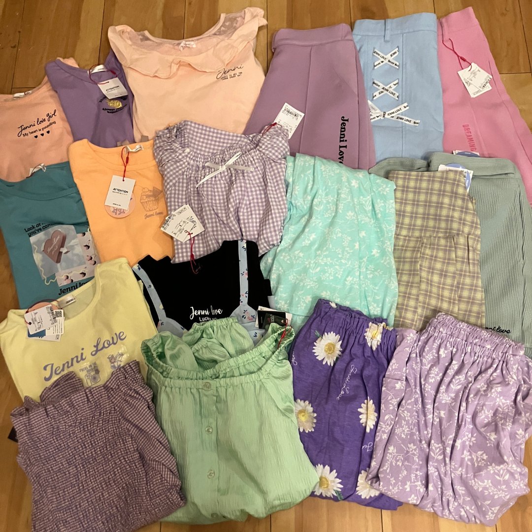 ymdchoco11's tweet image. JENNI閉店セール💓
私が行った店舗は90%オフ多めで、
私の購入品はTシャツ250円~300円位、ボトム400円位、ワンピース500円位って感じ✨買ってないけど安い物は100円~あったよ😆
JENNI置いてるドンキ3店舗行ったけど、どこのドンキよりも安かった💓
ただもうあまり残ってなかった😂