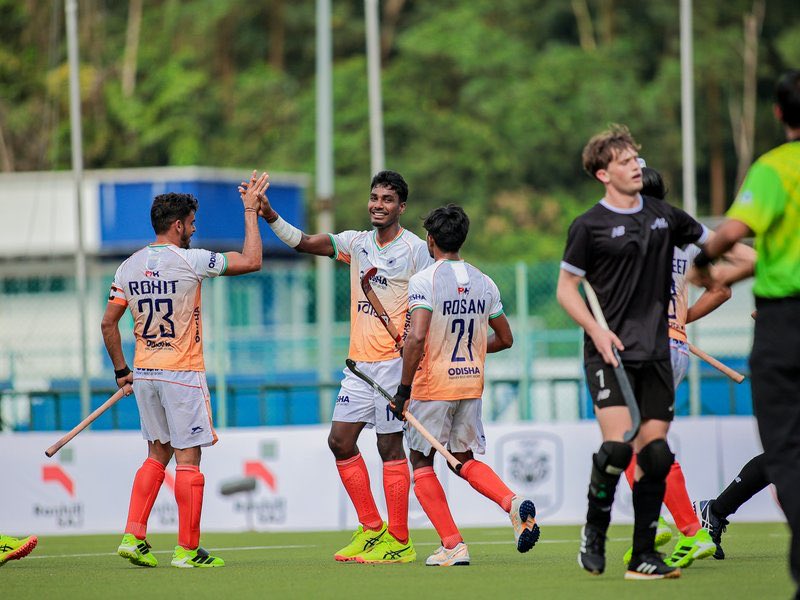 FieldVisionIND's tweet image. Its over 
India 4-2 New Zealand 

India🇮🇳 beat New Zealand🇳🇿 to continue their momentum at the 2025 Sultan of Johor Cup. 🔥🏑