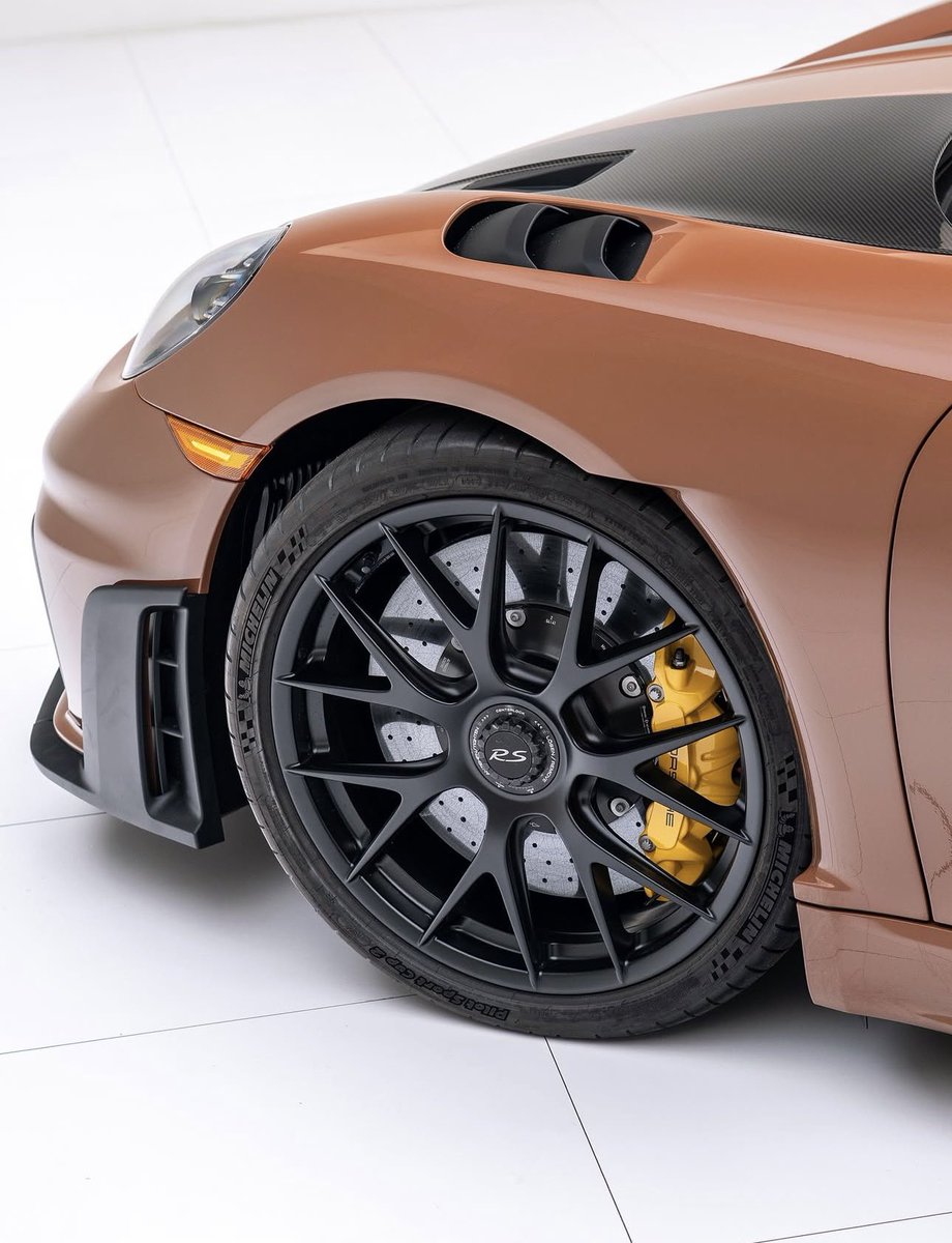 Porsche Club tweet media