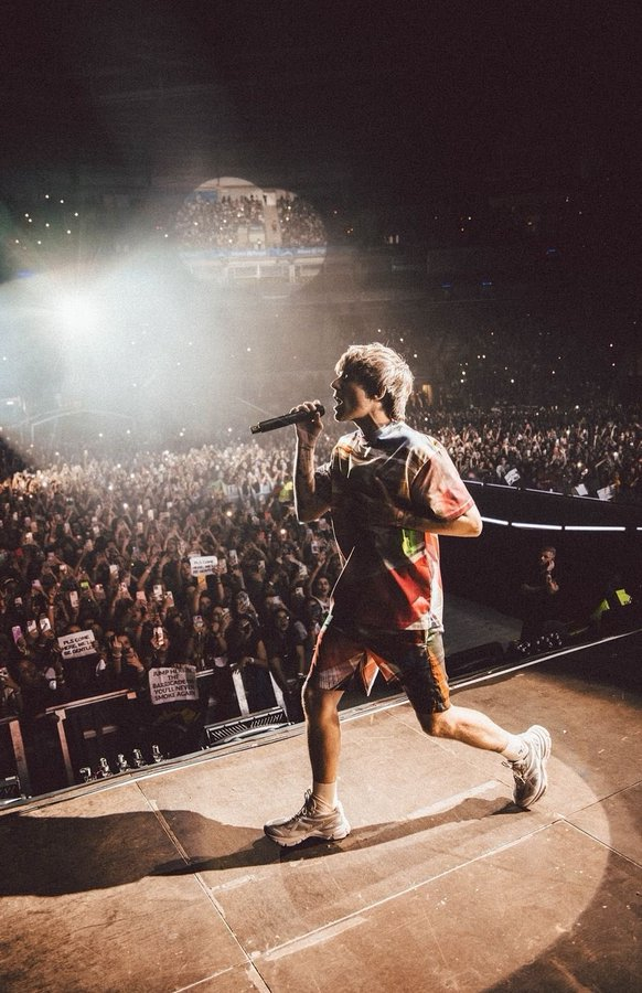 💬 •  Louis sobre como os shows na LATAM o ajudaram em sua confiança como artista, para a Rolling Stone UK! ❤️

“Na América do Sul, estávamos tocando em estádios também. Nunca, em um milhão de anos, pensei que estaria de volta a um estádio para um show só meu, então é difícil