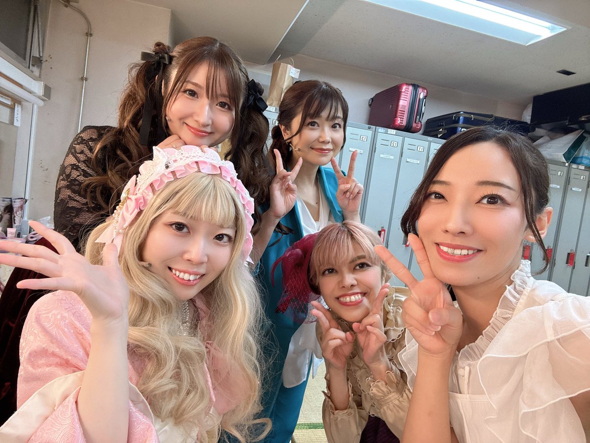 saya_minami0127's tweet photo. #まつらぎまる 2日目終了！
だんだん終わりに近づいていくのが寂しい😢
本日お越しいただいた皆様ありがとうございました☺️
ミーナを演じられるのもあと1回！
最後まで楽しんで頑張ります🥰 https://t.co/xUdA1NmwqD