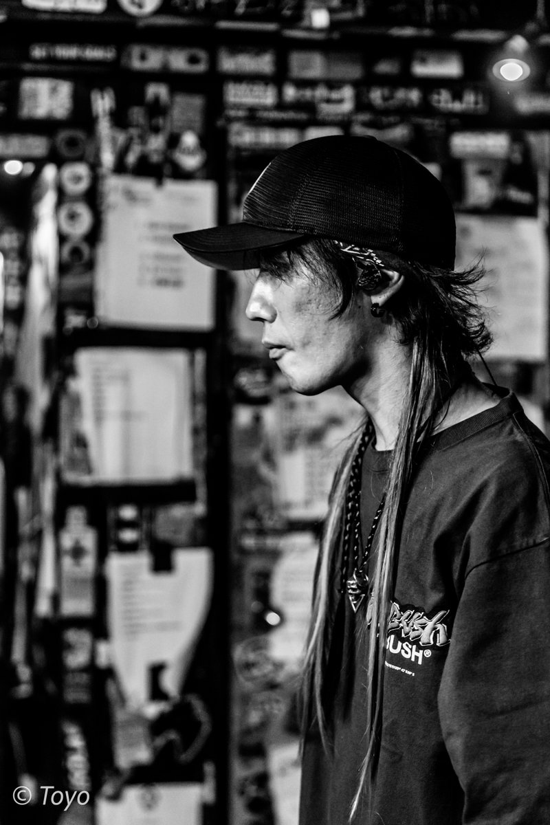 色々なバンドを経て、ボーカルである自分が目的ではなくバンドの応援来てくれているお客さんが最前にいるのを過去には多々見てきた。

その行動目的は全く否定しない。
いつも感謝してたし、今もそう。