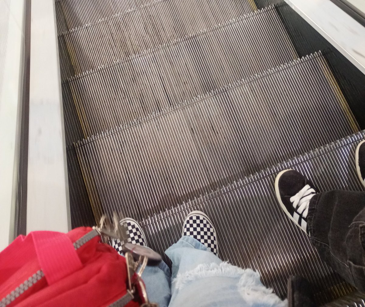eu indo com o vans ao cinema para ver o evan 💥