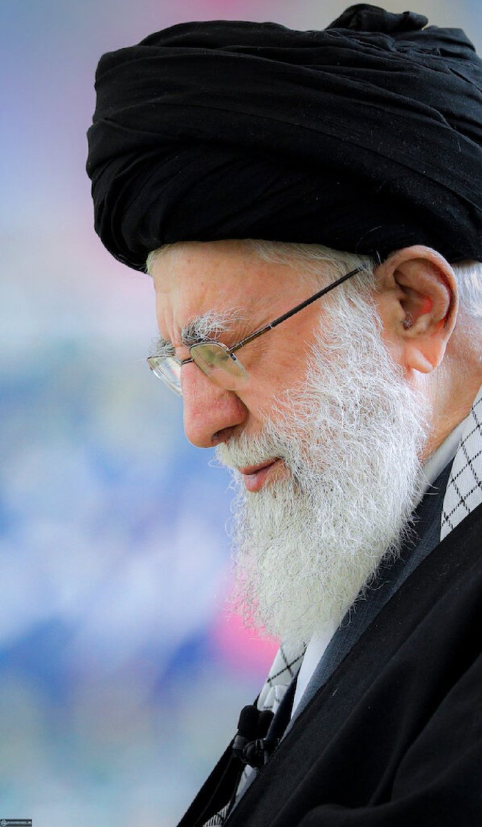 arashshahroki's tweet image. لبخند تو، امتداد صبح است بر شبِ دل‌های بی‌قرار