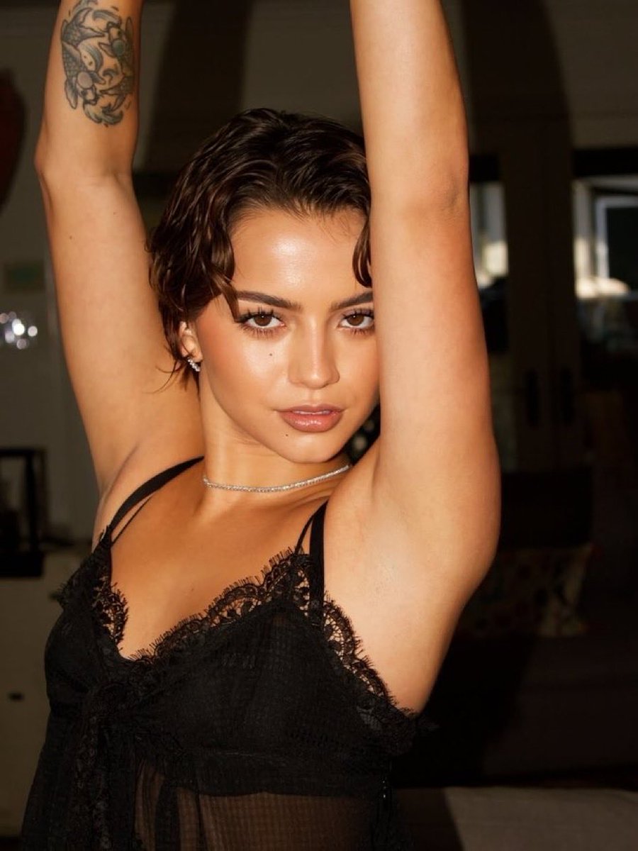 ControlAgent19's tweet image. #SeductiveSundayᅠᅠ One of a female agent’s most valuable tools.