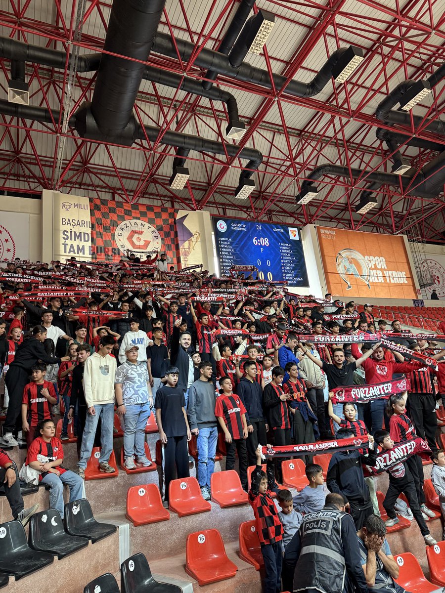 BÜYÜK GAZİANTEP TARAFTARI GAZİANTEP BASKETBOL’UMUZ İÇİN SALONDA YERİNİ ALDI!

Pota arkasını cehenneme çeviren tüm taraftarlarımızın yüreğine sağlık!💪

#ForzAntepGrubu