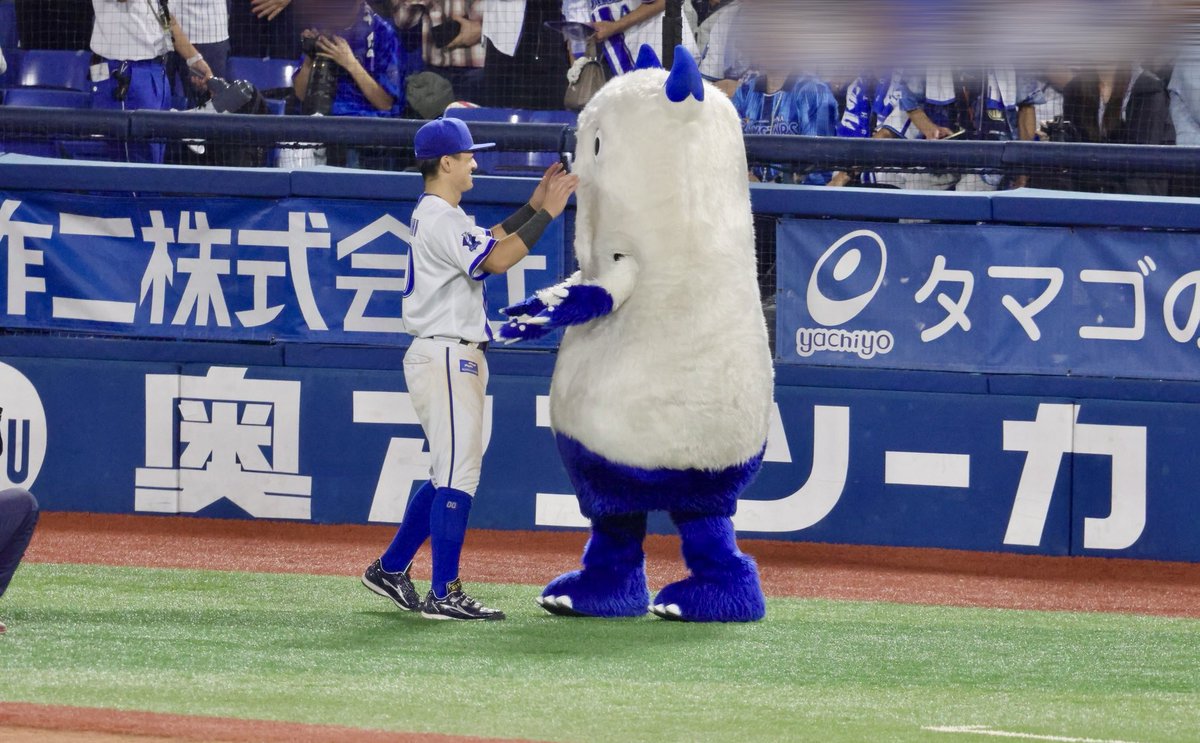 mrmrk_ydb89's tweet image. マスコットだってチームの一員☺️ 2025.10.12
#baystars #林琢真 #バート #全横浜でブチあがれ