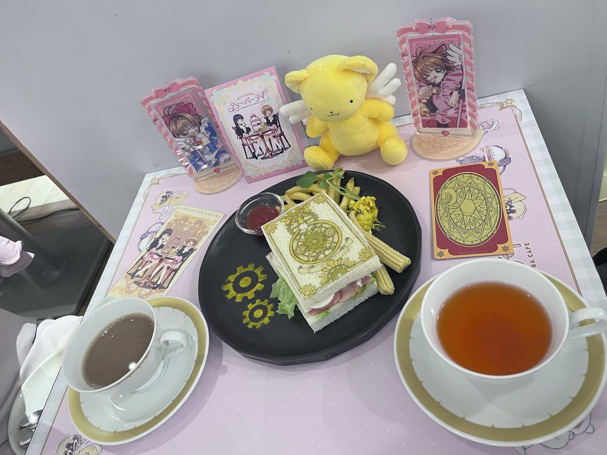 miko_8918's tweet image. 2回目のカードキャプターさくらカフェ🍰
フードとグッズを並べた写真が、かわいすぎて、ずっと眺められた😇
アクシーズのコラボのベレー帽もお披露目してきた🥰
#さくらと知世のティーパーティー 
#ccsakura