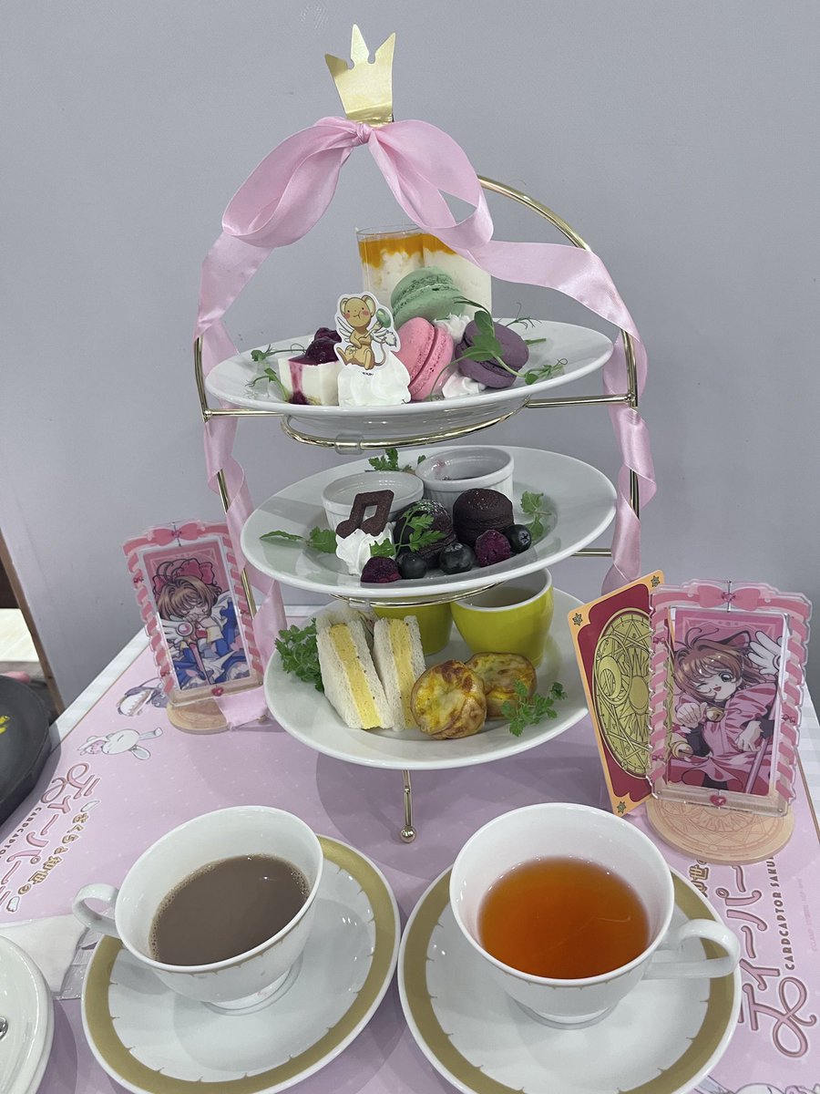 miko_8918's tweet image. 2回目のカードキャプターさくらカフェ🍰
フードとグッズを並べた写真が、かわいすぎて、ずっと眺められた😇
アクシーズのコラボのベレー帽もお披露目してきた🥰
#さくらと知世のティーパーティー 
#ccsakura