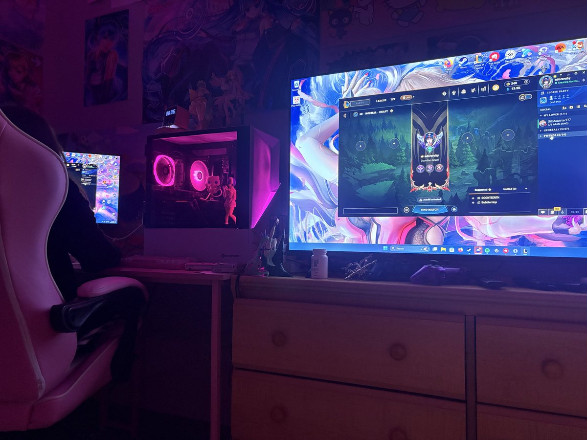 herlillia's tweet image. oomf came over and played league for me
