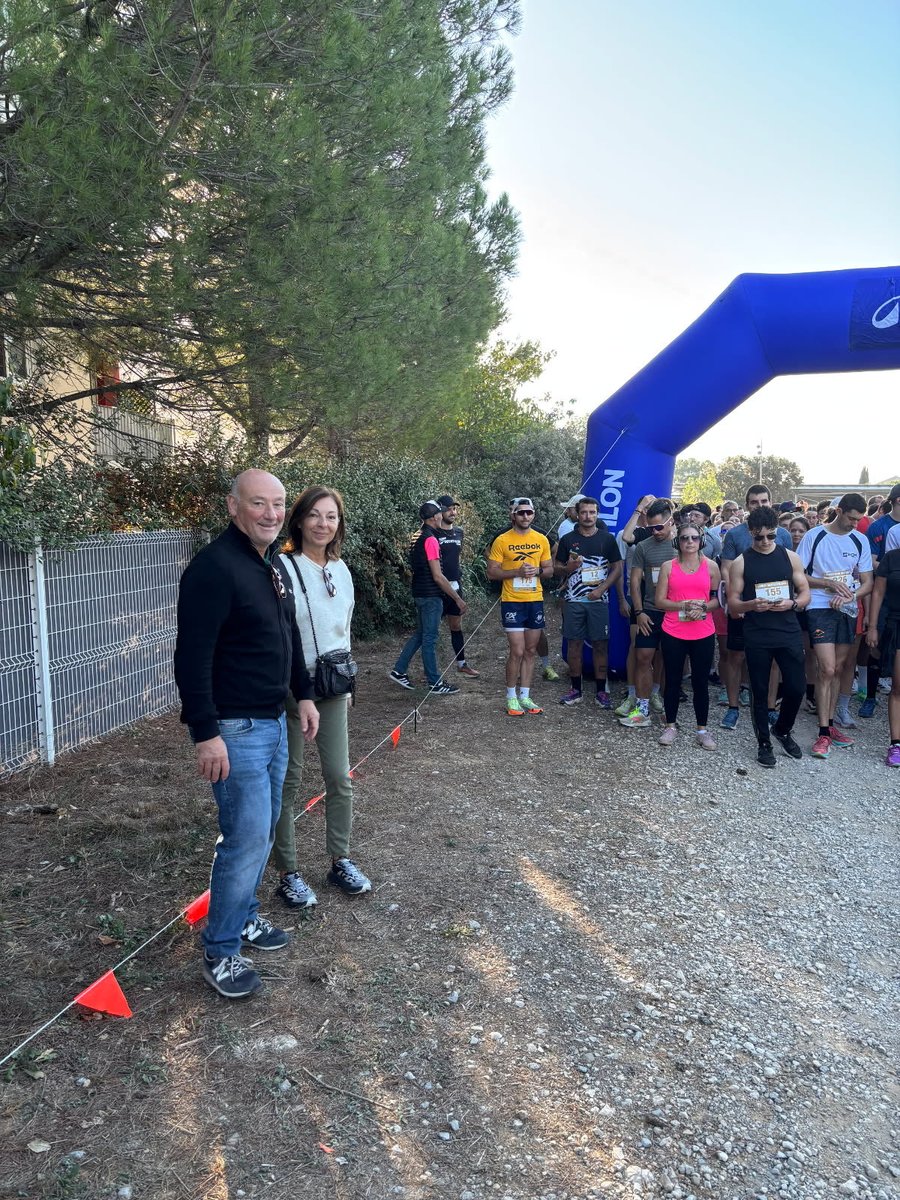 Ce matin, vous étiez plus de 500 participants à découvrir — ou redécouvrir — notre belle ville autrement, en courant, à l’Urbain Trail de Castelnau.

Le top départ a été donné par Muriel Sarradin, adjointe au Maire déléguée aux sports, sous un magnifique soleil.

J’ai eu le