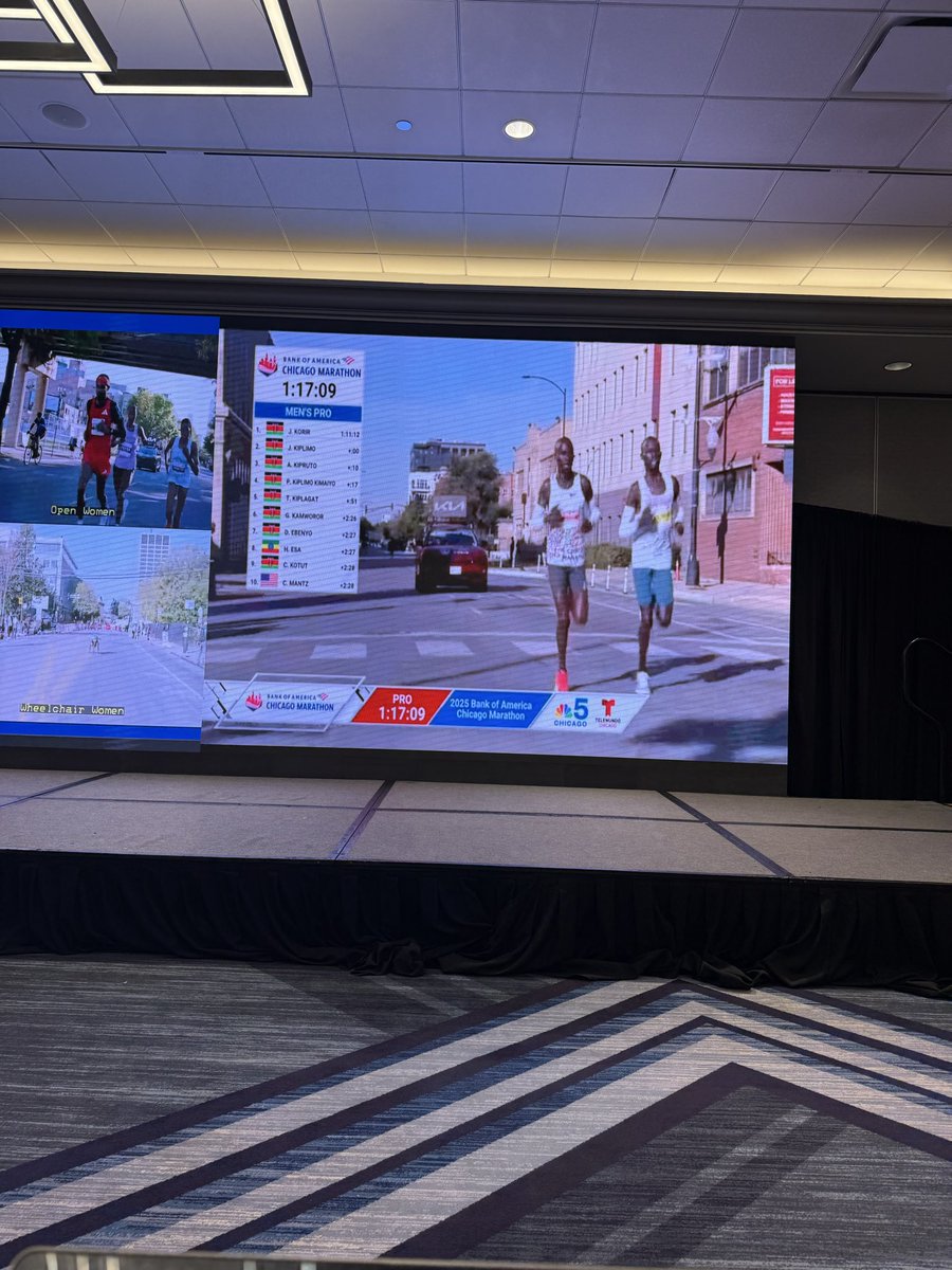 RunBlogRun's tweet image. Jacob Kiplimo and John Korir, and then, there were two, 25k hit in 1:11:12, twenty seven second lead, #chicagomarathon, #nikerunning
