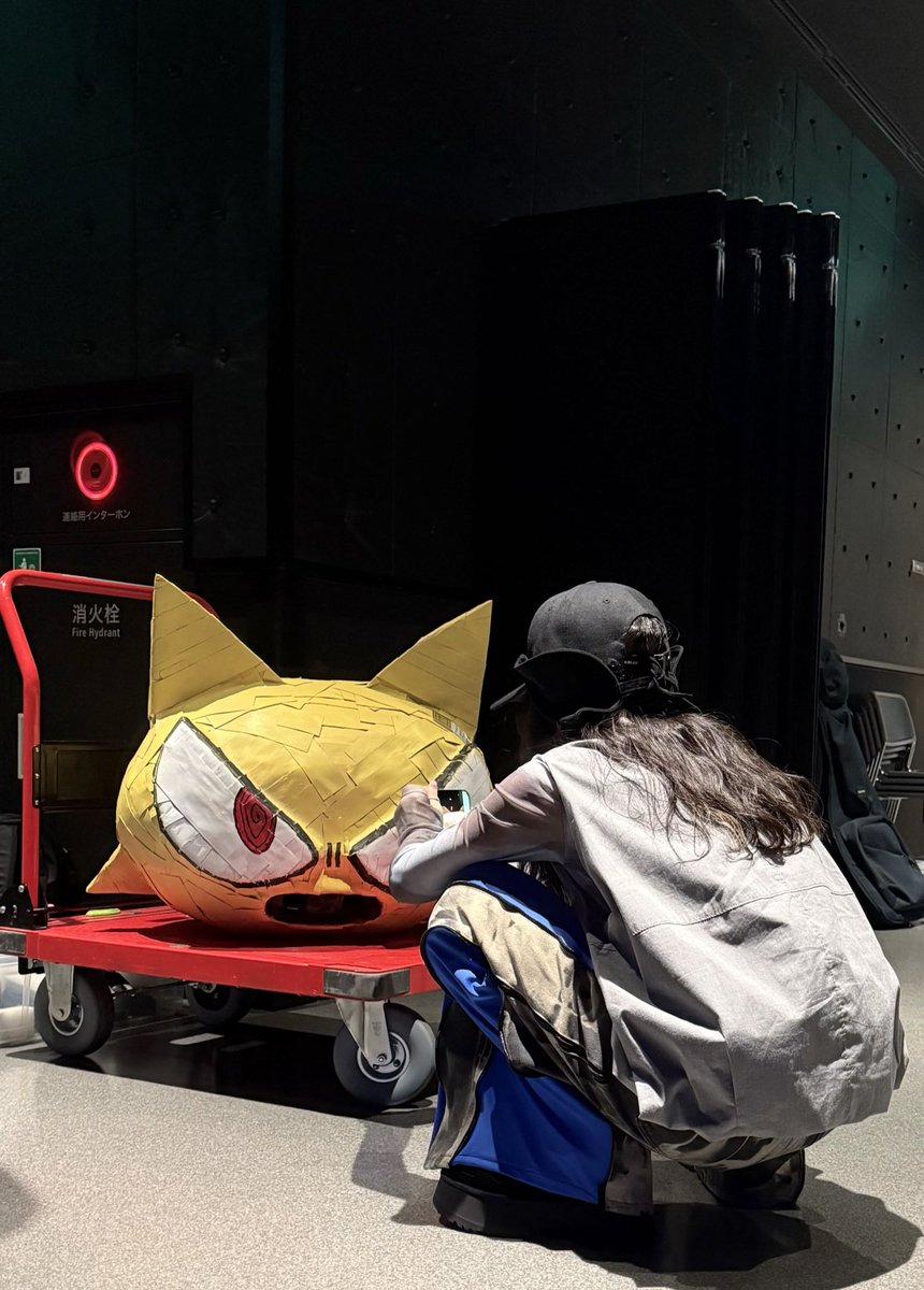 今日はありがとうございました！　
未知の経験であんなに怖かったのが演者の皆さんとお客さんのおかげさまで本当に楽しかったです泣
またいつか！

#ボカパ2025
（バケツカニと前の伊根さん番のラストに近付き終焉によりネリの被り物を愛でるしかなくなった衣装資料です　助かりました！感謝...。）