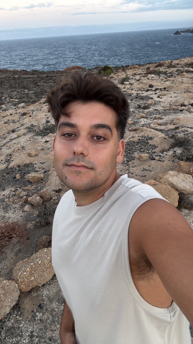 Daavidriveraa's tweet image. Que bien sienta el sol y la playita 🥵☀️